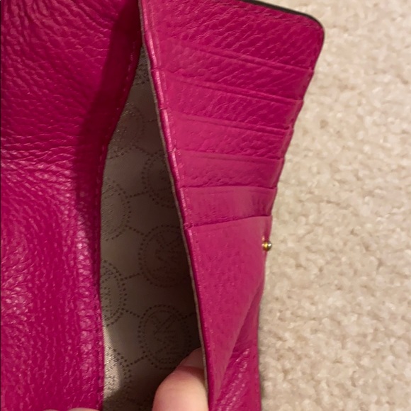 ✨HP✨ EUC Michael Kors wristlet wallet - Picture 4 of 7